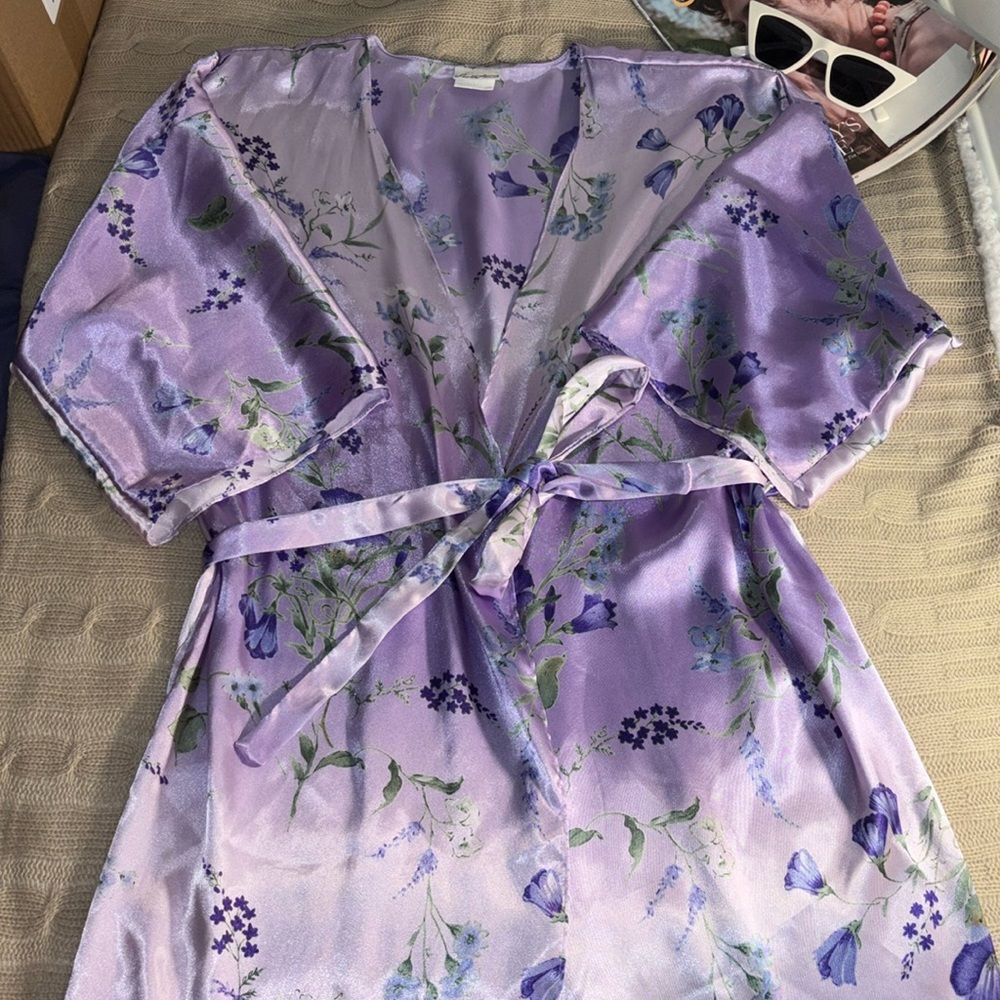 Secret Treasures Floral-Printer Satin Robe - medium